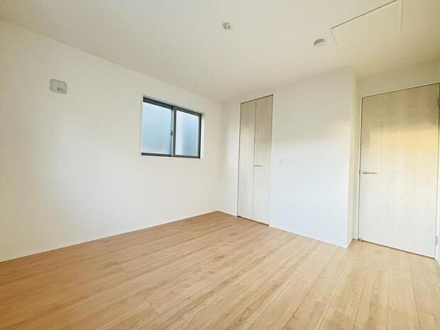 住まう方自身でカスタマイズして頂けるようシンプルにデザインされております。自由度が高いので現地にて配置などを打ち合わせさせて頂きます。