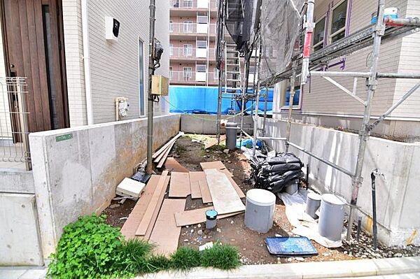 敷地内に設けられた駐車スペース。