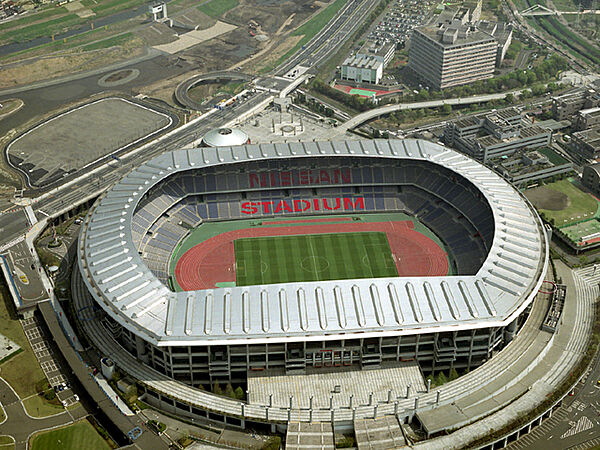 日産スタジアム　900ｍ