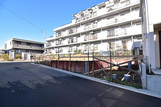 現地の状態をご覧いただくことで、隣接した環境をしっかりとご確認いただけます。