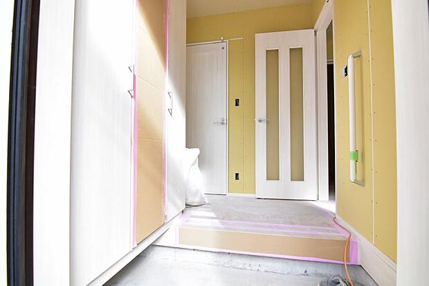 広々とした玄関で大切なお客様をお出迎え。明るく気持ちの良い玄関は気持ちが盛り上がります。