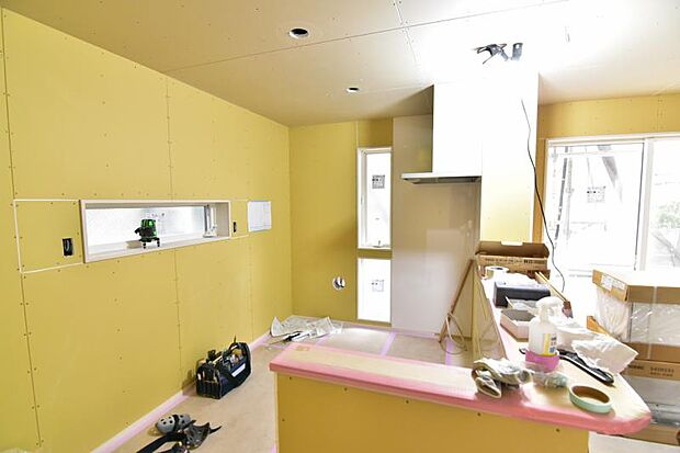 お気に入りのこの場所。いつもと変わらない週末のひととき。なんでもない朝の会話さえもとっておきの時間になります。