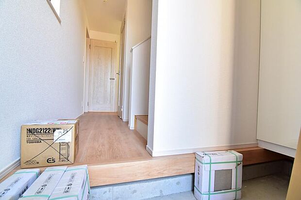 雑多な玄関ではなくスッキリ空間としてお家の顔になるよう設計いたしました。