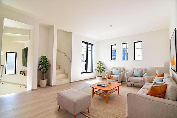 リビング(配置してある家具はCGによるイメージです) LDK16.18帖 光と風があふれる開放的なリビングダイニングには自然と家族みんなが集まってきます。明るく穏やかな空気のなかで食べたり、笑ったり