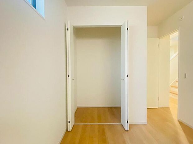 空間を効率的に利用し収納スペースを確保。一日の始まりと終わりを美しく演出します。