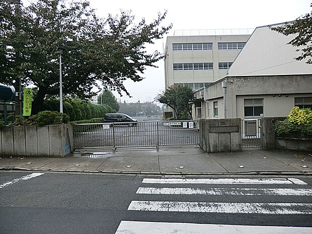 横浜市立浦島小学校 740m
