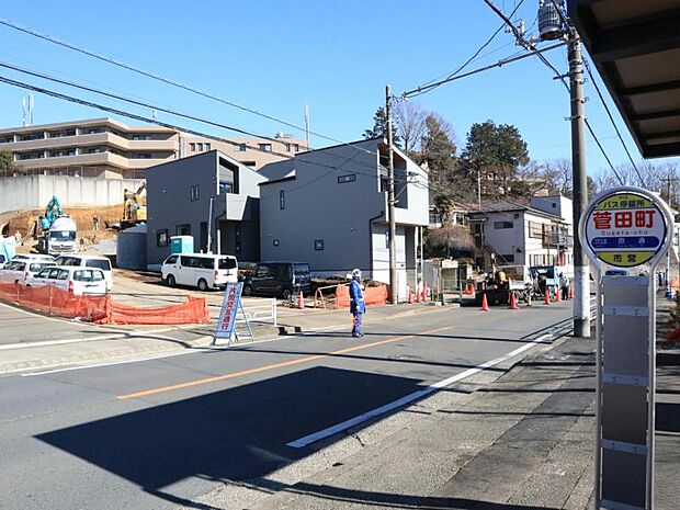 前面道路11.05です。毎日のお車の出し入れもストレスなく行えます。（2026.1.9撮影）