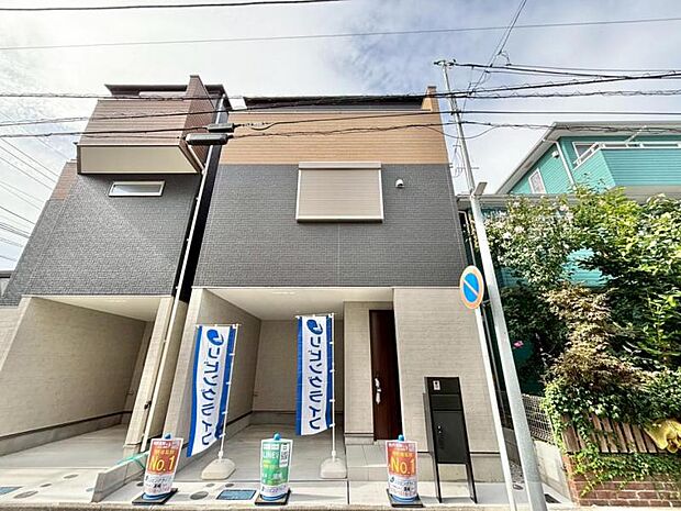 それぞれ独特の顔を持つあなただけのお住まい。各棟によって暖かい日差しの入り方・見え方も違うお住まい。実際の日当たりや現地の雰囲気もご確認くださいませ。