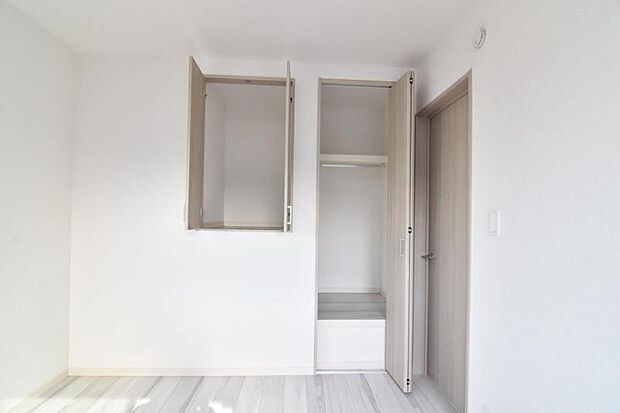 空間を効率的に利用し収納スペースを確保。一日の始まりと終わりを美しく演出します。 