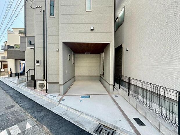 車通りの少ない道路で小さなお子様も安心。家と同じくらい周辺環境は大切なもの。図面だけでは分からない現地の雰囲気もご確認くださいませ。