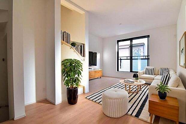 LDK15.12帖(配置してある家具はCGによるイメージです) 家は、ただ生活する場ではなく、暮らしを愉しく、快適にする場所。笑顔の毎日、安らぎの日々のために、最新の設備・仕様を採用。