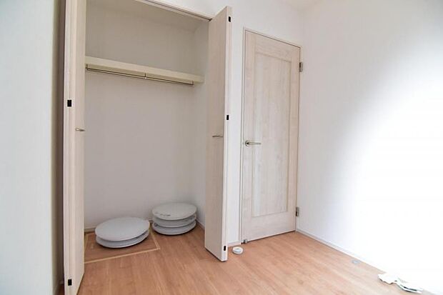 空間を効率的に利用し収納スペースを確保。一日の始まりと終わりを美しく演出します。