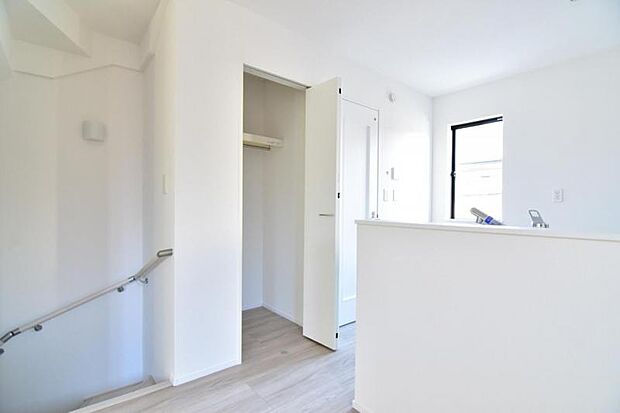 空間を効率的に利用し収納スペースを確保。一日の始まりと終わりを美しく演出します。