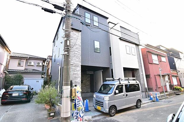 陽とともに、時間によって顔を変える景観、星空や夜景にも負けないデザインの映える外観です。
