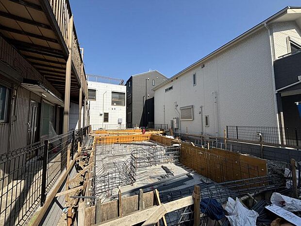 JR南武線「矢向」駅から徒歩14分の立地。是非一度、現地で日当たりや周辺環境もお確かめください。