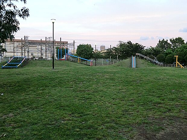 新鶴見公園 250m