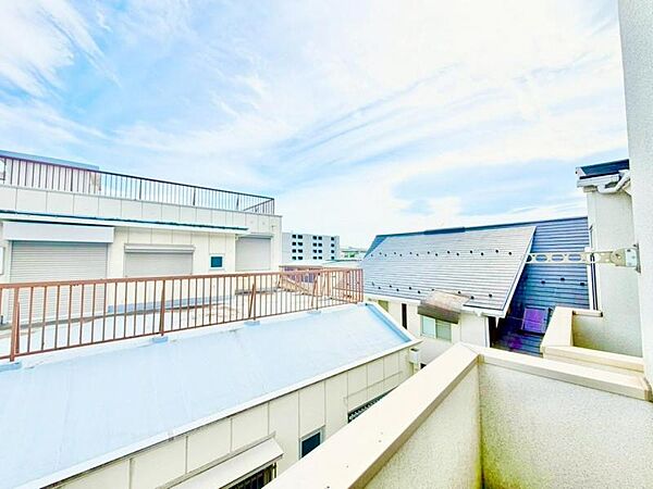 心地よい風を感じながら過ごせる、ゆとりある空間です。