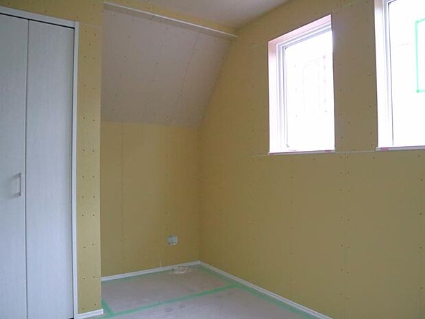 洋室5.2帖 居室には収納スペースが豊富なため、シンプルですっきりとした暮らしが実現できます。(2026.2.16撮影)