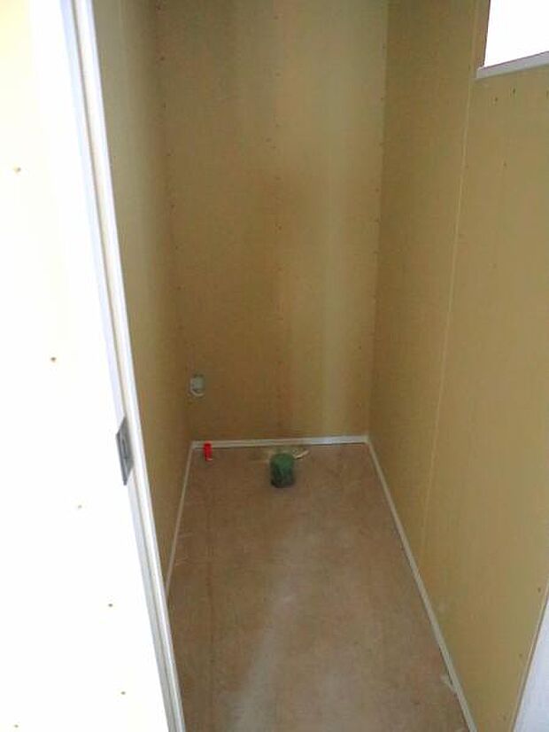 ウォシュレット付き清潔感の溢れるトイレです。落ち着いた空間で安らぎのひとときをお過ごし頂けます。(2か所あります)(2026.2.16撮影)