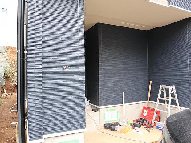 玄関につながる駐車スペースなので重い荷物の出し入れの負担を最小限に抑えられます。(2026.2.16撮影)