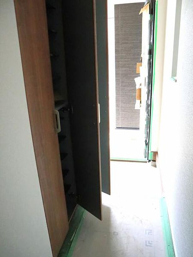 玄関には収納豊富なシューズクローゼットも完備。雑多な玄関でなくスッキリ空間にできるよう設計しました。(2026.2.16撮影)