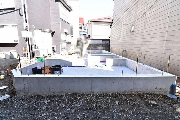 「西横浜」駅から徒歩14分の立地。是非一度、現地で日当たりや周辺環境もお確かめください。