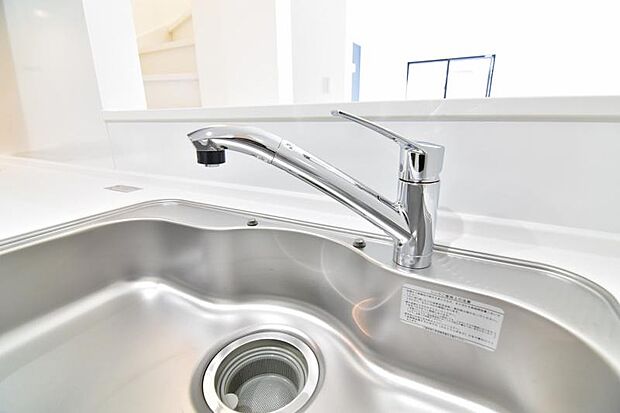 キッチンの水栓には、浄水器を標準装備。水道水をそのまま飲むことができ、お米などをおいしく炊くことも可能です。