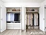収納：各部屋に備えられたクローゼット。普段使わないものを全部しまってしまえば、お部屋の空間をたっぷり使うことが出来ます。