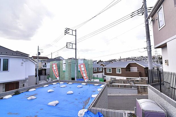 大きい公園や商業施設が近く、子育てファミリーにおすすめです。