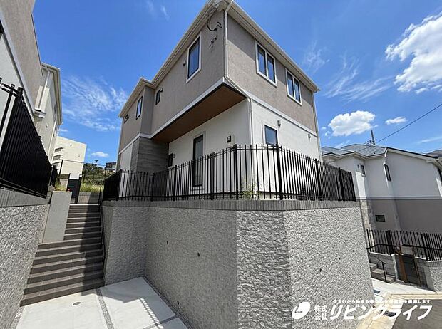 【16号棟】　開放感のある眺望。季節による景色の変化を　日常の生活と共に感じてください。