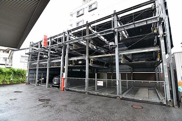 機械式駐車場のため、全ての車でいたずらや盗難の危険が減ります。また日光によるボディ色の褪色、雨風による汚れを防ぎやすくなります。