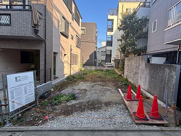 更地の状態をご覧頂くことで、隣接した環境をしっかりとご確認頂けます。