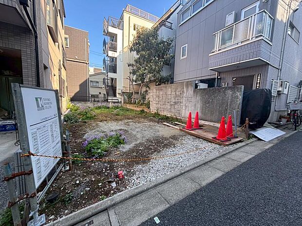 爽やかな青空の下に贅沢なほどに降り注ぐ陽光、豊かな居住性と、クオリティが見事に調和した住空間は、住まうことの喜びを感じさせてくれます。
