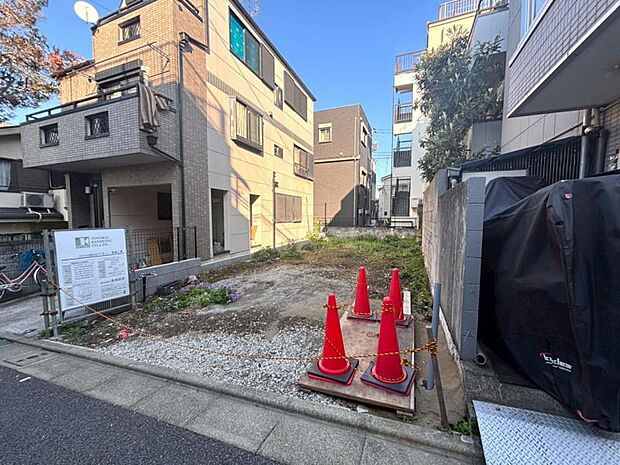 完成時期は10月です。 同じ工務店の完成見本や同ボリュームの完成物件もご案内しておりますので、お気軽にお問い合わせ下さいませ。 