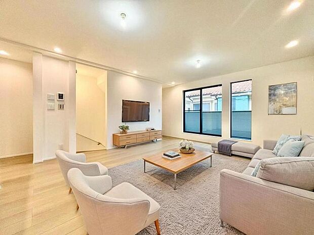 リビング(配置してある家具はCGによるイメージです。)家族はもちろん友人たちもリラックス。仲間を呼び寄せる風通しの良い家。光と風が通るお部屋で充実した毎日を。