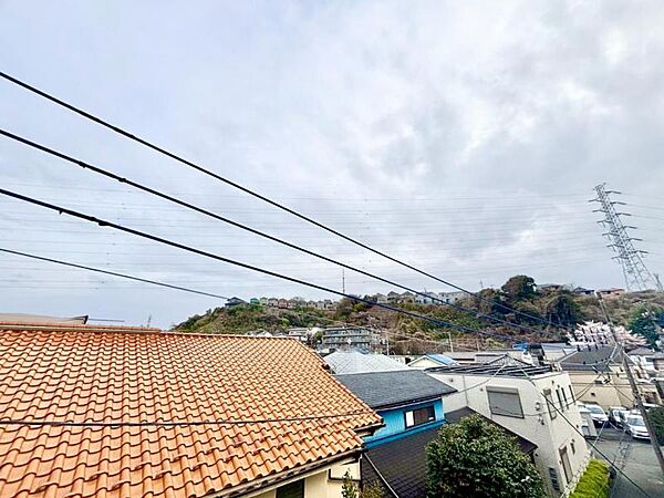 この街ならではの美しい風景と、ここから紡がれる物語が始まります。