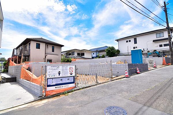 完成時期は6月予定です。同じ工務店の完成見本や同ボリュームの完成物件もご案内しておりますので、お気軽にお問い合わせください。