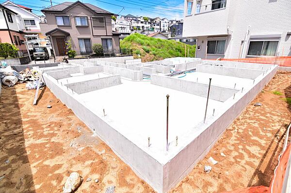 この場所だからこそ叶えられる開放感、陽光を取り入れた住宅です。是非現地でご体感くださいませ。