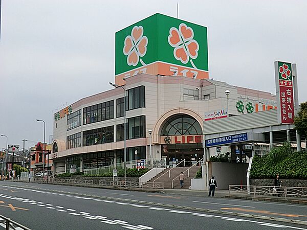 ライフ 鶴見店  340m
