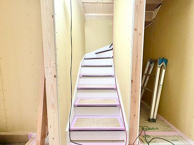 上下階をつなぐ同線にも配慮した設計で、完成後は開放感のある住空間となる予定です。
