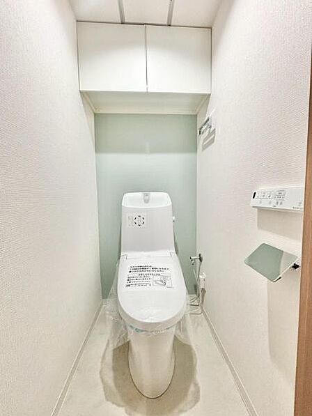 ウォシュレット付き清潔感の溢れるトイレです。落ち着いた空間で安らぎのひとときをお過ごし頂けます。