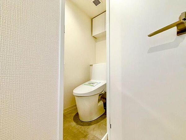 清潔感のあるシンプルで使いやすいトイレです。