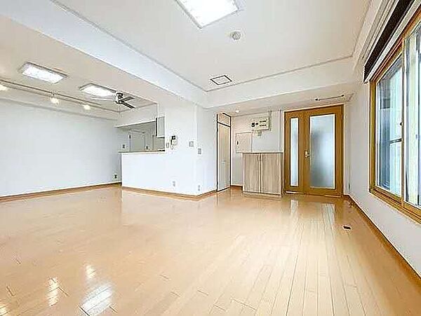 大切な時間を共に過ごすのは、「家族」も「お住まい」も同じです。時代が経っても変わらない居住性の高さと、いつまでも色褪せず住む毎に親しみ深くなるデザイン。「みんな」で一緒に毎日を過ごしましょう。2024
