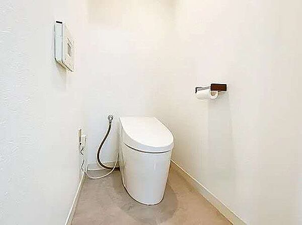 毎日使う場所だからこそ、使い勝手を考慮しました。白を基調に、飽きのこない空間は質感豊かな仕上がりとなっております。2024年8月撮影