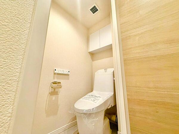 清潔感のあるシンプルで使いやすいトイレです。