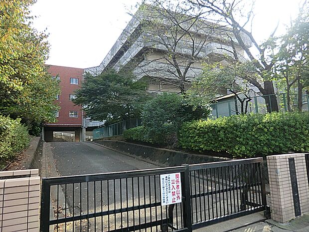 横浜市立獅子ケ谷小学校 1190m