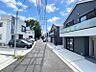 外観：ゆとりの前面道路と敷地に加え、室内からこぼれる光が美しい外からの眺め。毎日の帰宅時に微笑みと安らぎを与えてくれます。