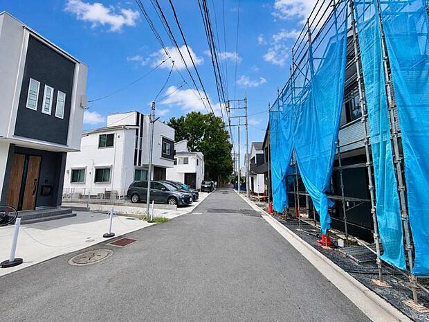 前面道路は車通りの少ない道です。小さなお子様も安心してお過ごしいただけます。