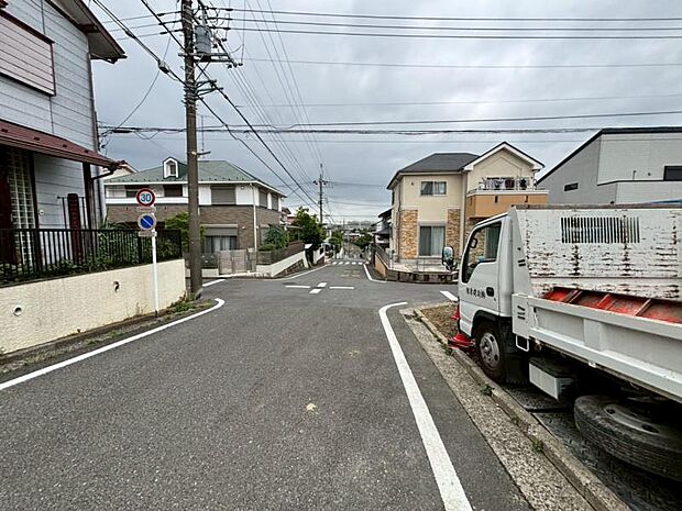 周辺環境や街並みなど、図面だけでは分からない現地の雰囲気もぜひご確認くださいませ。(2026年6月撮影)