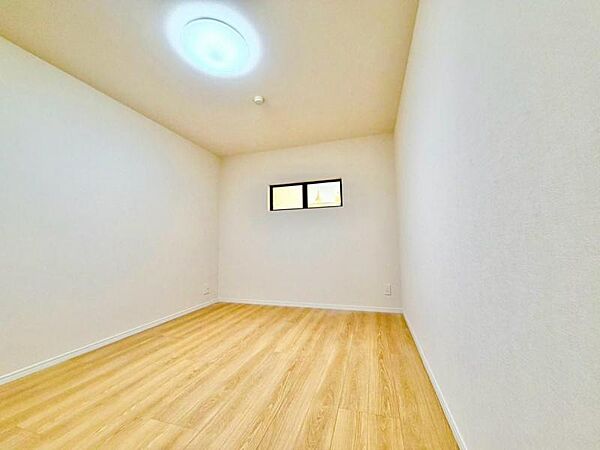 シンプルで温かみのあるデザインで、ゆったりと過ごせます。